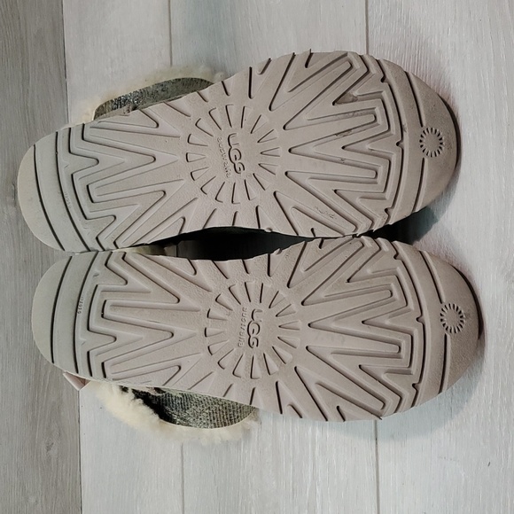 Ugg Australia Women Bailey Bow Short Snake Sheepskin Boots shoes sz 6 - Picture 9 of 12